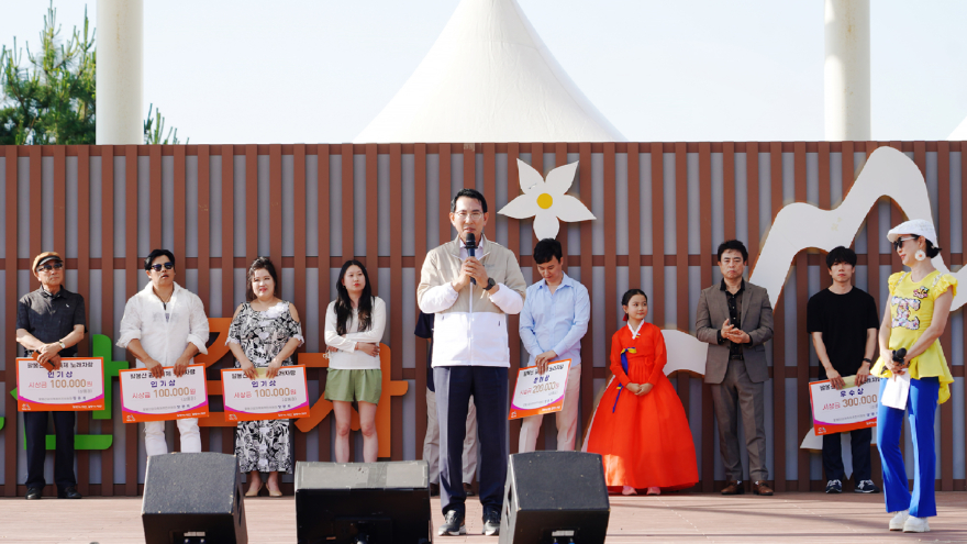 1. 지난 21일부터 22일까지 팔봉면 어울림마당 일원에서 진행된 제24회 팔봉산 감자축제1.JPG