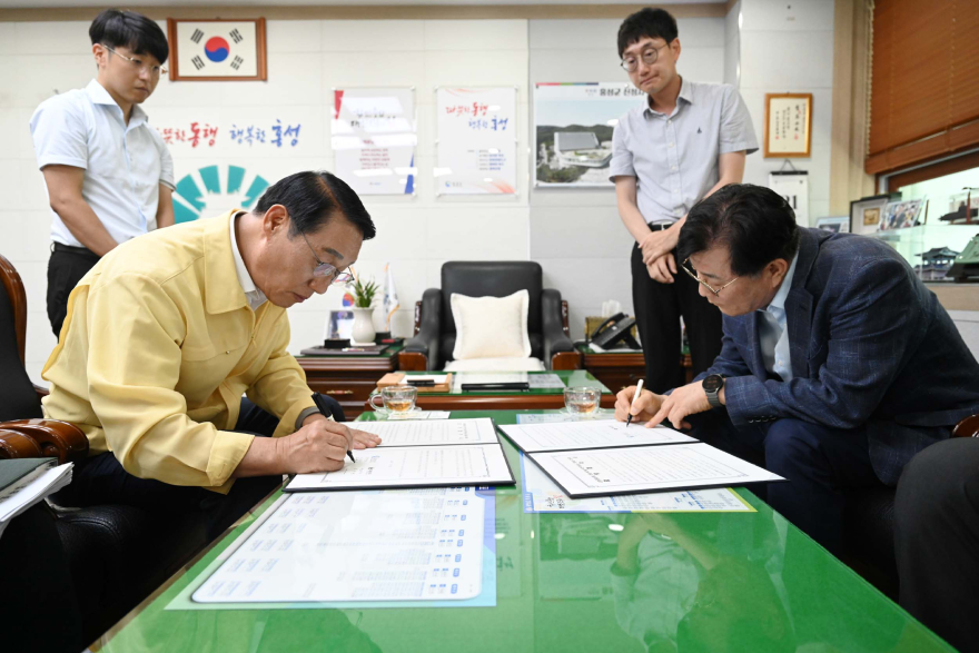 22일 (홍성군, 폐비닐 무상 위탁처리 업무협약 체결)2.jpg