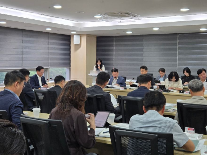 8.11.(월) 간부회의 흥타령춤축제2025 사전보고회 사진.jpg
