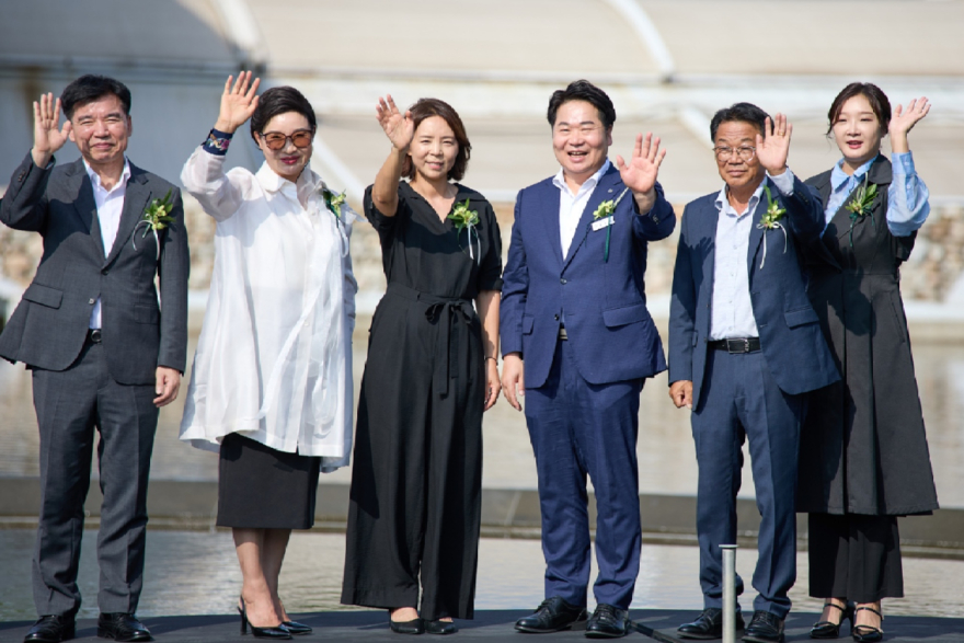 1. 오세현 아산시장, ‘2025 모나밸리 국제아트페어’ 개막식 참석 (1).jpg