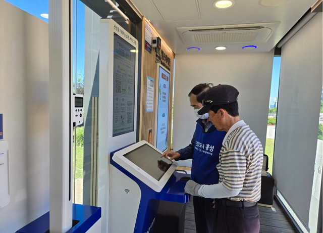 25일(홍성군  스마트 헬스케어존 큰 호응.. 누적 이용자 2 500명 돌파) 2.jpg