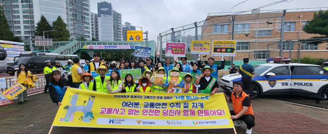 (사진2)어린이 교통안전 캠페인.jpg