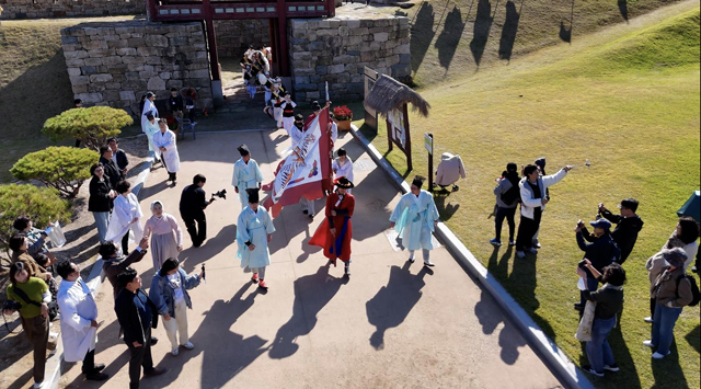 (사진2)면천읍성 축제(2일차 행진).jpg