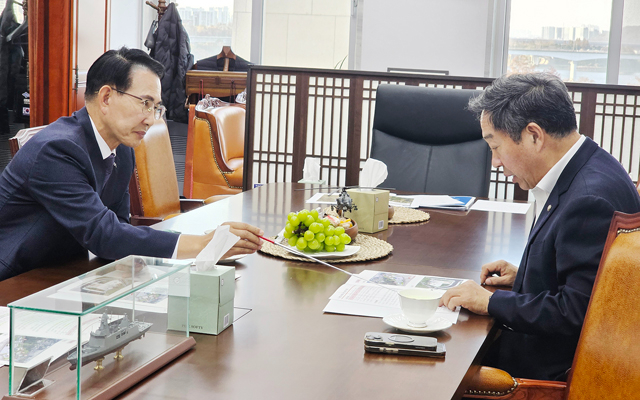 1. 이완섭 서산시장이 지난 17일 국회를 방문해 국회의원들과 주요 현안 사업들에 대해 소통했다.(강승규 국회의원).jpg