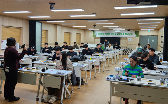 스마트팜_시스템_운영_및_유지보수_실무교육_보도사진_2.jpg