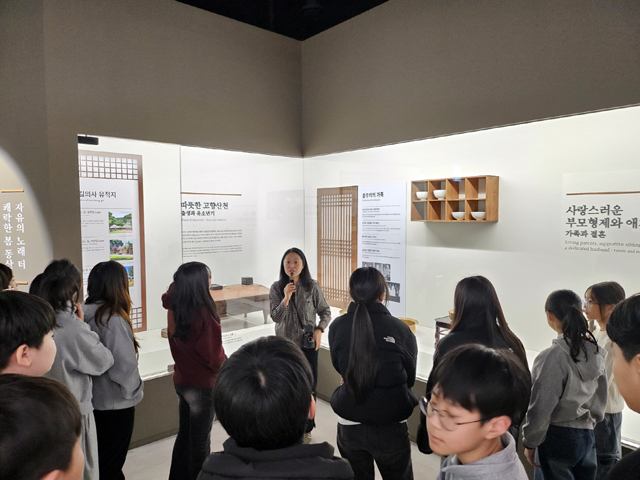 3.전시연계 교육 프로그램 참여 사진 (1).jpg