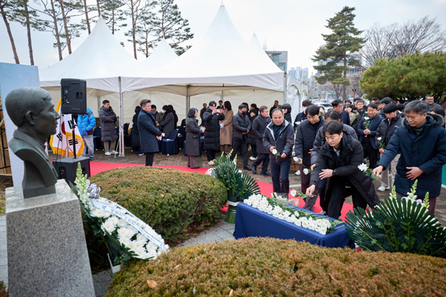 4. 아산시, 故 최종곤 사무관 순직 19주기 추모식 거행 (3).jpg