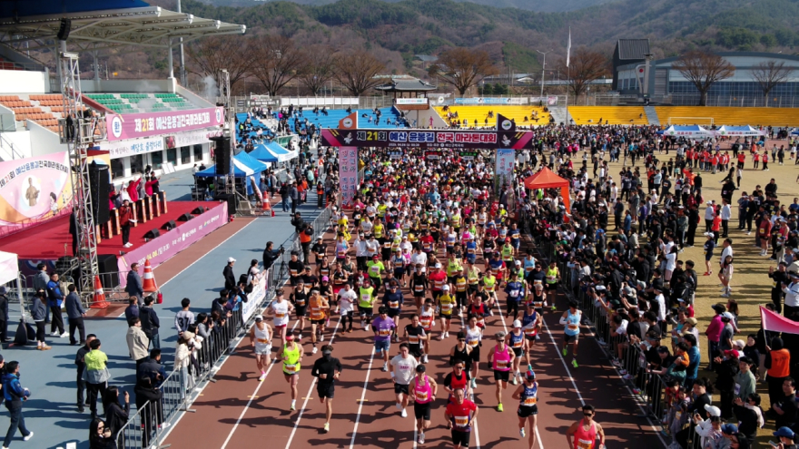 1.제21회 예산 윤봉길 전국 마라톤 대회 모습.jpg