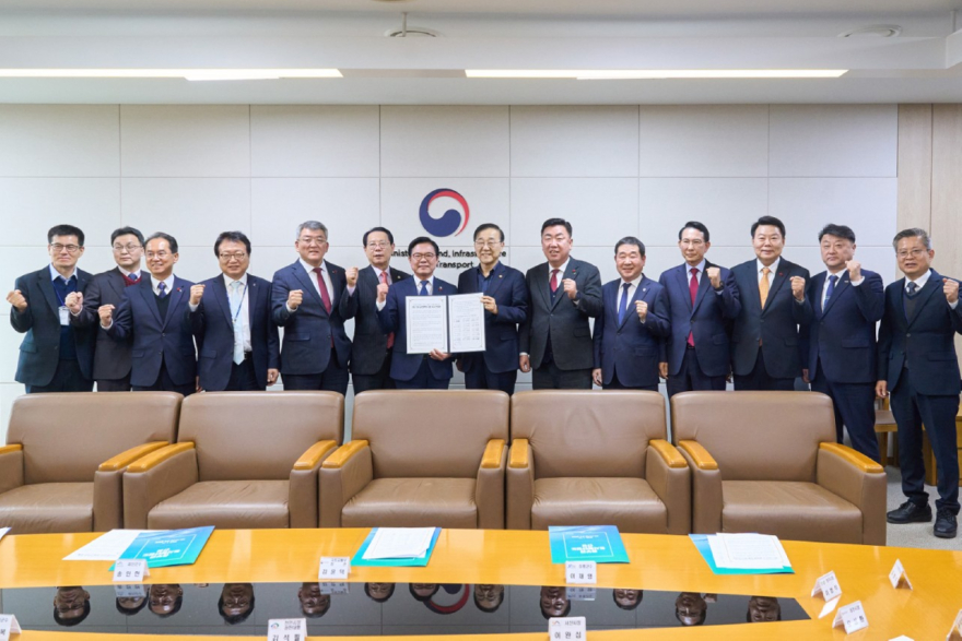 (사진1)공동건의문 제출1.JPG
