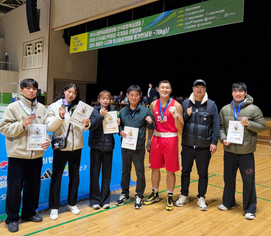 2. 강태성 선수, 김민진 선수, 문가연 선수, 정해만 감독, 김동회 선수, 이경호 코치, 고승민 선수.jpeg