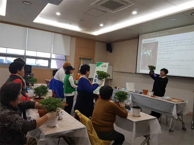 2. 2025년 생활원예 힐링교육 사진.jpg