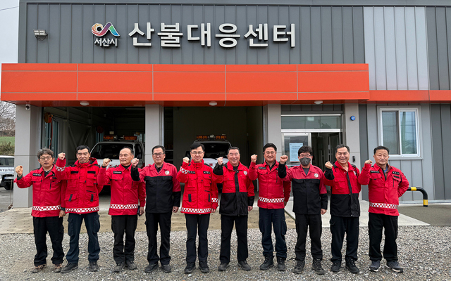 2. 신필승 서산시 부시장이 지난 4일 음암면 산불대응센터를 방문했다.1.jpg