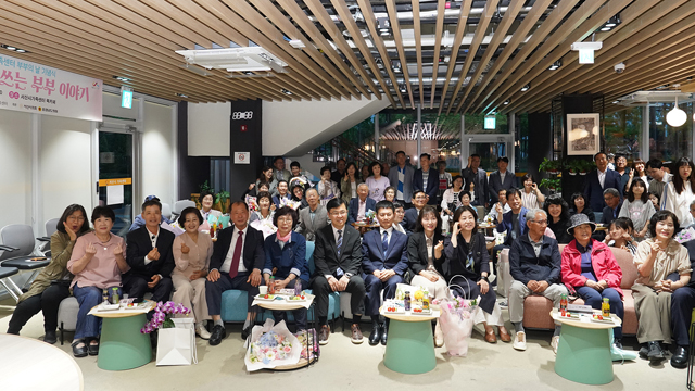 1. 지난 21일 서산시 가족센터 북카페에서 열린 부부의 날 기념행사.jpg