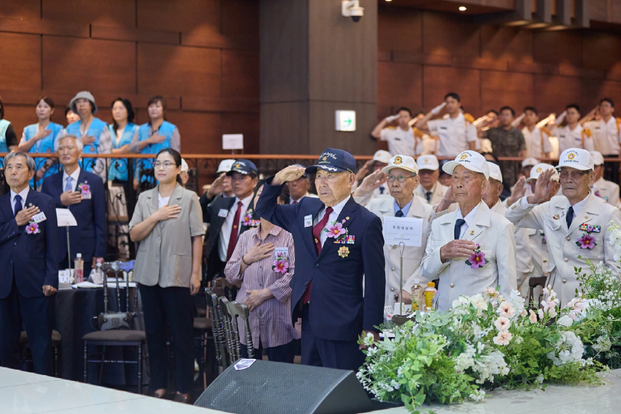 1. “영원한 그 이름, 지지 않는 대한의 빛”…아산시 6·25전쟁 제76주년 행사 개최(2).jpg