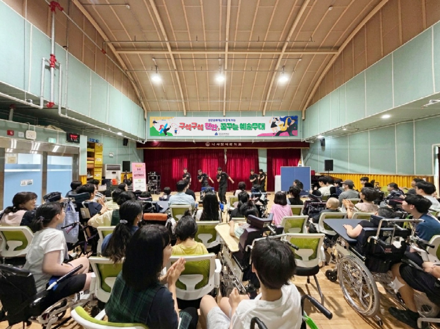 천안문화재단(나사렛새꿈학교 찾아가는 예술무대).jpg