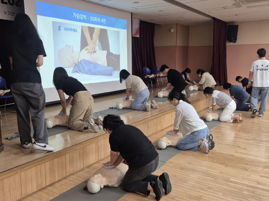 2. 심폐소생술 교육 진행2.jpg