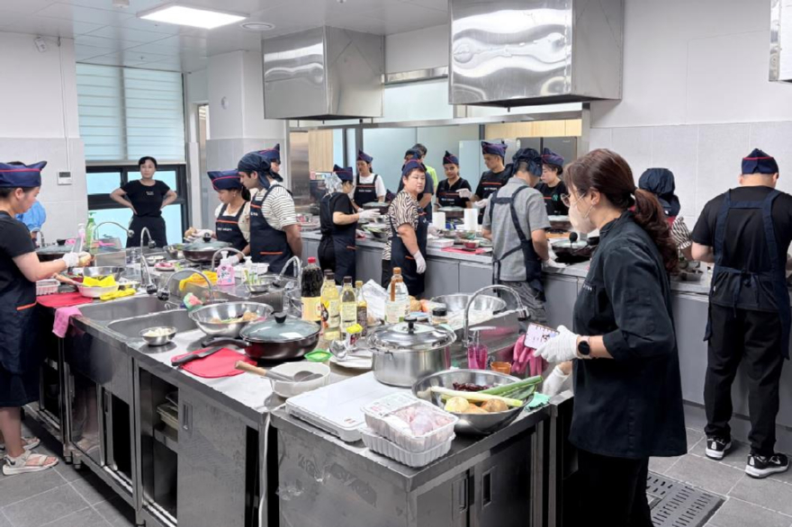 6.궁중찜닭 만들기 모습 (1).jpg
