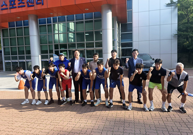 (사진3)김기재 당진시장 중등부 복싱 선수단 격려.jpg