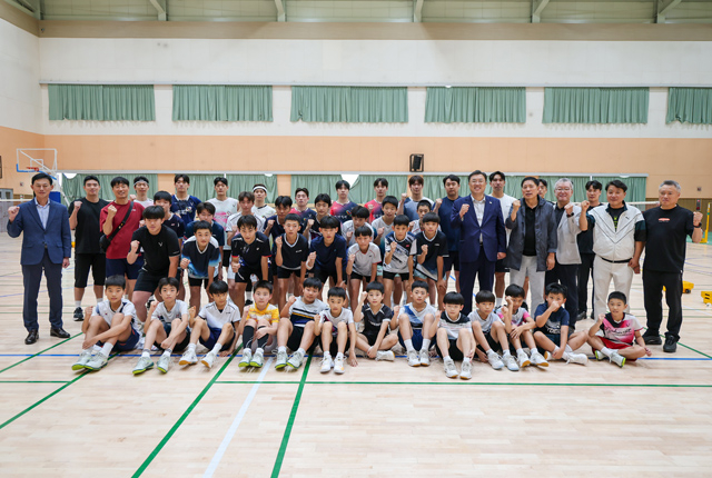 (사진4)김기재 당진시장 배드민턴 합동훈련 현장 방문(1).JPG