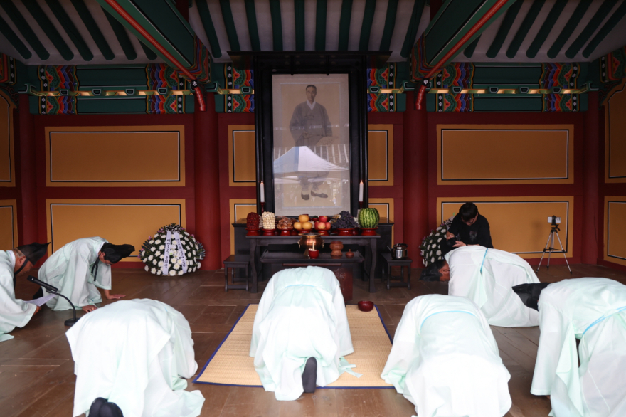 2. 31일 제101주기 옥파 이종일 선생 추모제향 진행 모습4.JPG