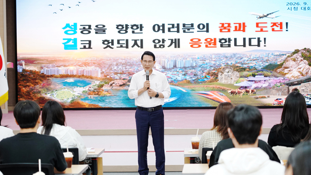 4. 지난 2일 시청 대회의실에서 성결대학교 학생들을 대상으로 진행된 특강 모습.JPG