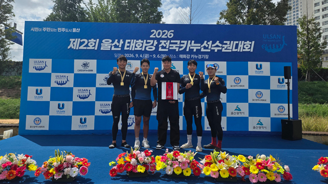 1. 서산시청 카누팀이 제44회 전국카누선수권대회에서 출전한 8개 종목 모두 금메달을 차지했다.(왼쪽부터 김지우 선수, 최지성 선수, 박민호 감독, 김진호 선수, 나재영 선수(.jpg