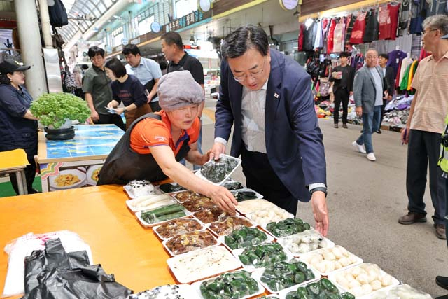 (사진1)추석맞이 전통시장 장보기 행사(2).JPG