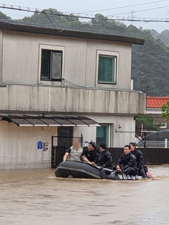 호우경보 속 당진소방서 구조대의 신속한 대응… 고립된 시민 무사 구조