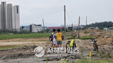 두산에너빌리티 '트리븐 서산' 건설부지서 폐기물 방치·안전관리 소홀
