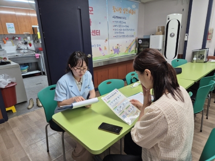 예산군 어린이·사회복지급식관리지원센터, 여름철 위생 위한 노후 방충망 교체