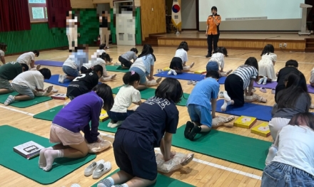 “천안서북소방서, 미래 안전 지킴이 초등학생 대상 CPR 교육”
