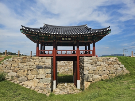 102년 만에 제모습 찾은 홍성 결성읍성 동문 문루, 준공식 개최