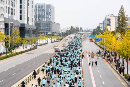 제4회 천안 이봉주마라톤대회’ 대성황…6000여명 열정으로 달리다