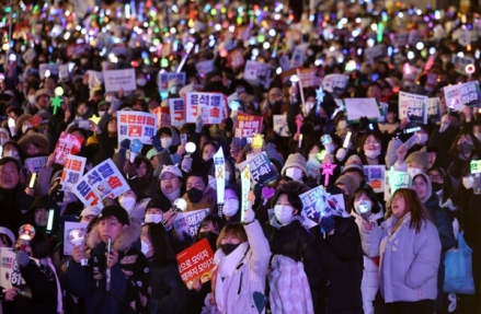 ‘12·3 계엄’ 막아낸 대한민국 시민들, 노벨평화상 후보 추천