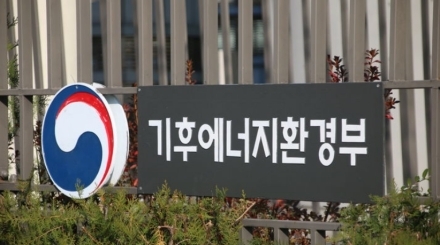 기후부, 어린이집·학교 외벽 도장 롤러 의무화…분사방식 규제 강화