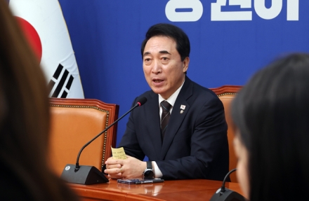 ‘지역언론 동반자’박수현 국회의원, 한국지역신문협회 '지구촌 희망펜상' 수상