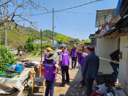 예산의 향기 봉사단, 따뜻한 손길로 취약계층 사랑의 집수리 봉사