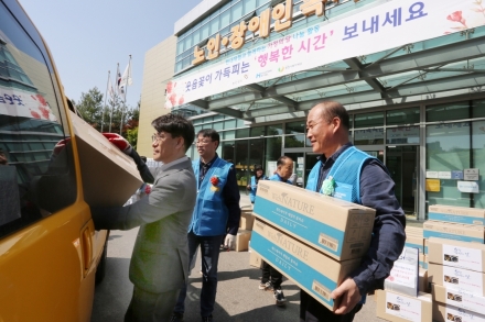 현대제철 당진제철소, 가정의 달 맞아 지역 복지시설에 선물 나눔 활동 펼쳐