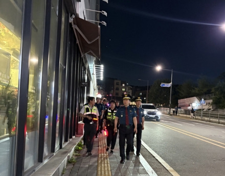 천안서북경찰서, 자율방범연합대와 협업 야간 학생 통학로 민·경 합동 순찰