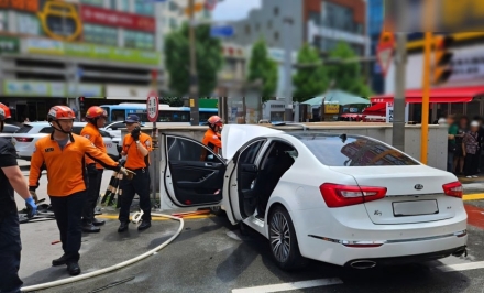70대가 몰던 승용차 인도 덮쳐…여성 2명 사망