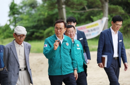 윤희신 태안군수, 안전하고 쾌적한 해수욕장 위한 현장점검 나서