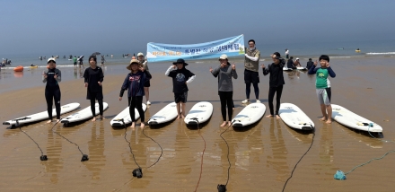 전통 독살체험부터 서핑까지⋯태안 청소년, 푸른 바다서 배우고 달렸다