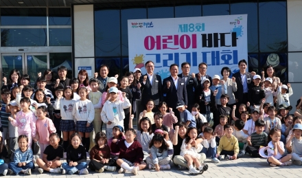 ‘검은 기름 걷어낸 자리에 번진 동심’ 태안군, 제8회 어린이 바다 그리기 대회 성황