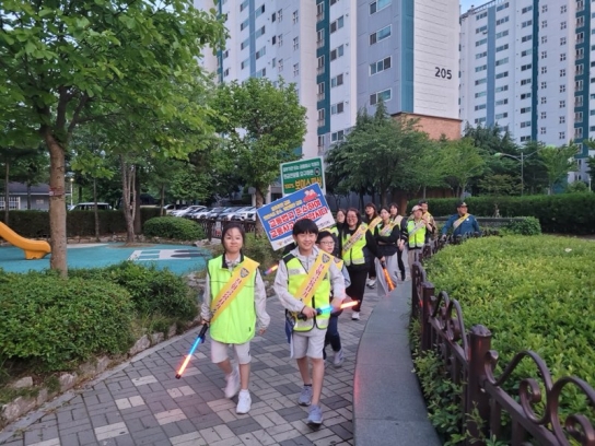 당진경찰서 송악지구대,  엄마순찰대와 함께 도보 순찰 실시