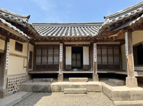 예산군 추사고택, 주련 복원으로 다시 피어나다!