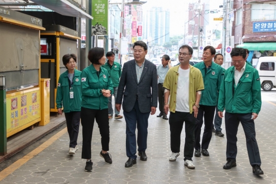 당진시, 오영주 중기부 장관, 당진전통시장 찾아 피해 상인 위로