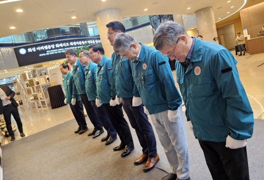 충남도의회 건설소방위원회, 화성 아리셀 화재 희생자 합동분향소 찾아 조문