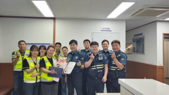 서천경찰서, 배회중인 치매노인을 안전하게 경찰에게 인도한 자율방범대원에게 감사장 전달
