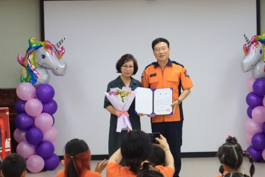당진소방서장, 119소방동요대회 상장 수여식
