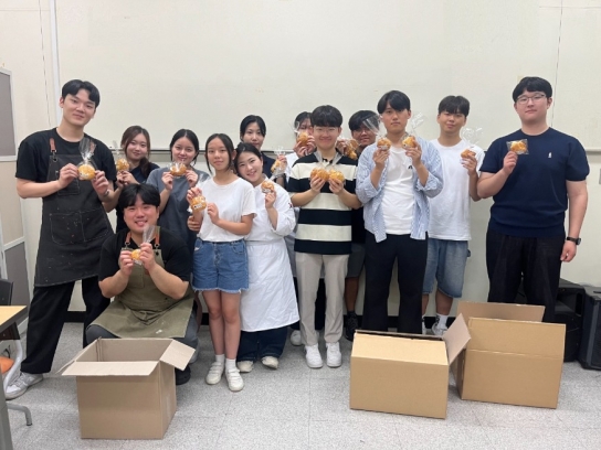 천안시, 청년봉사단 시나브로, 천안시 드림스타트에 과자 나눔 실천